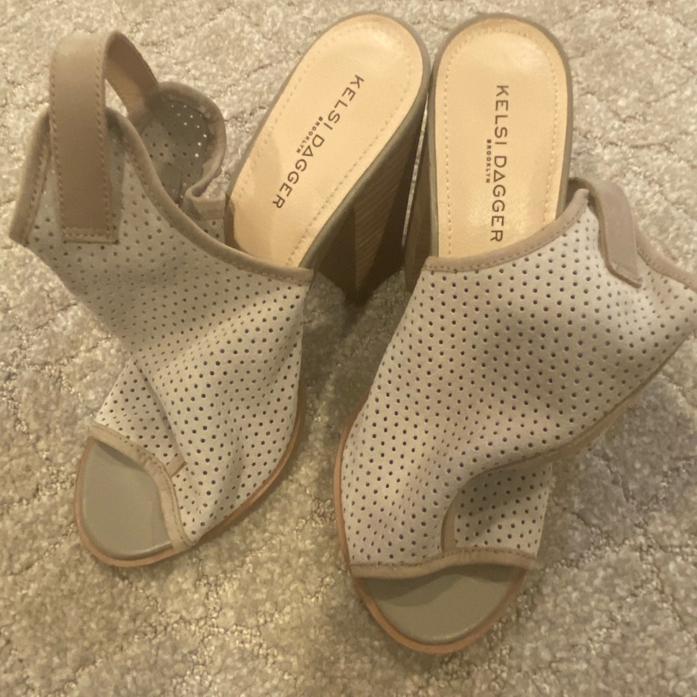 Kelsi dagger chunky heels size 7.5 neutral